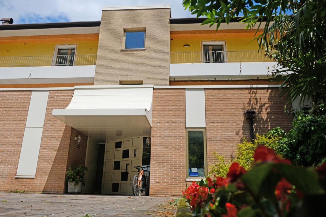 Appartamenti Alle 5 Torri Mezzolombardo Exterior foto